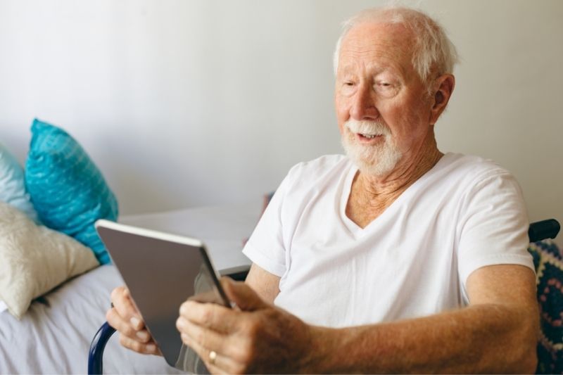 elderly man self-managing home care services online